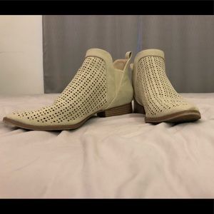 Fashionable Cream Colired Booties